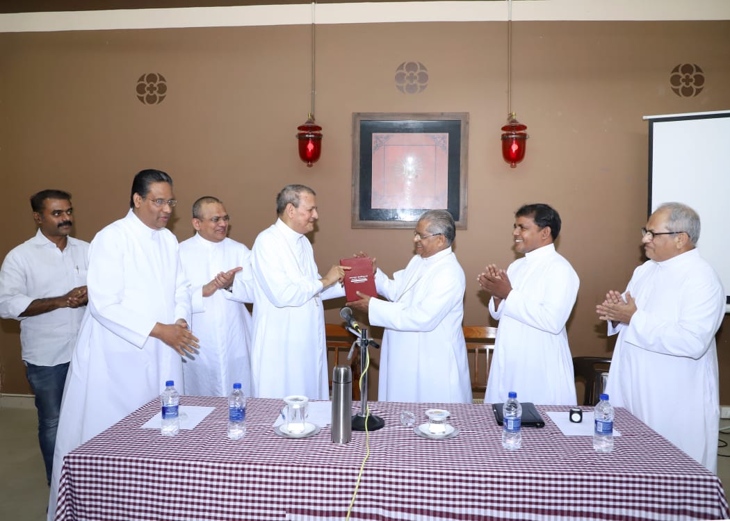 വരാപ്പുഴ അതിരൂപത സിനഡാനന്തര നിയമങ്ങളും മാർഗ്ഗരേഖകളും പ്രകാശനം ചെയ്തു വരാപ്പുഴ അതിരൂപത സിനഡാനന്തര നിയമങ്ങളും മാർഗ്ഗരേഖകളും പ്രകാശനം ചെയ്തു